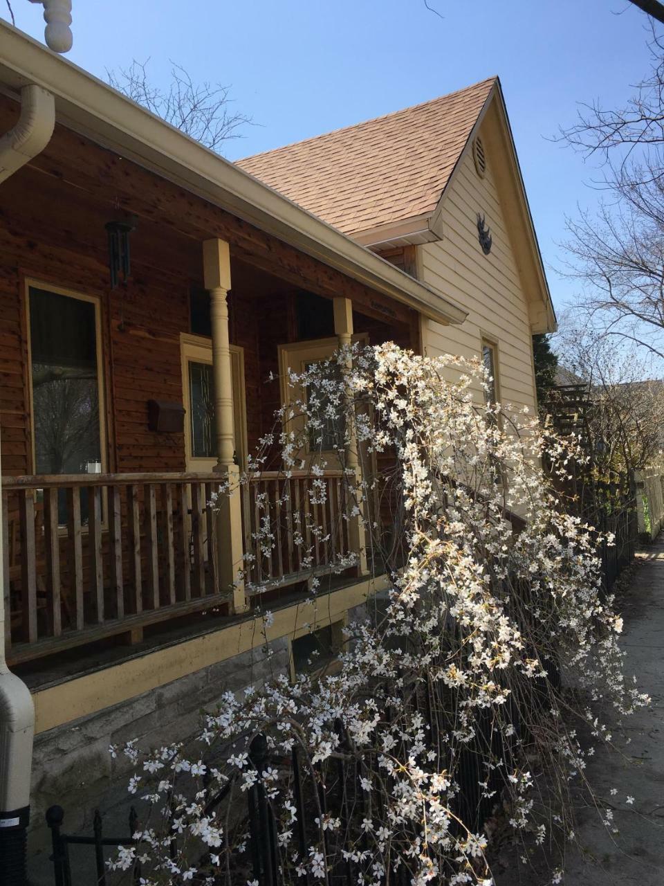 Persimmon Inn Bloomington Exterior photo